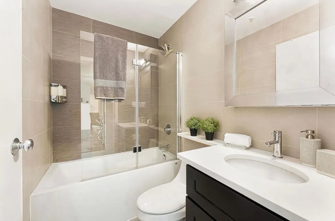 Apartment 2Bdrm Luxurious Condo In Heart Of Downtown Vancouver