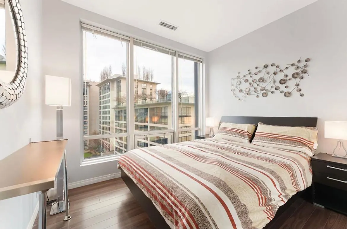 2Bdrm Luxurious Condo In Heart Of Downtown Vancouver Canada