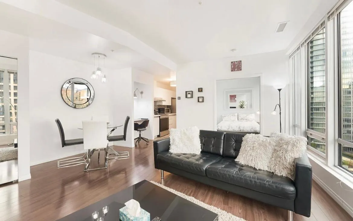 2Bdrm Luxurious Condo In Heart Of Downtown Vancouver