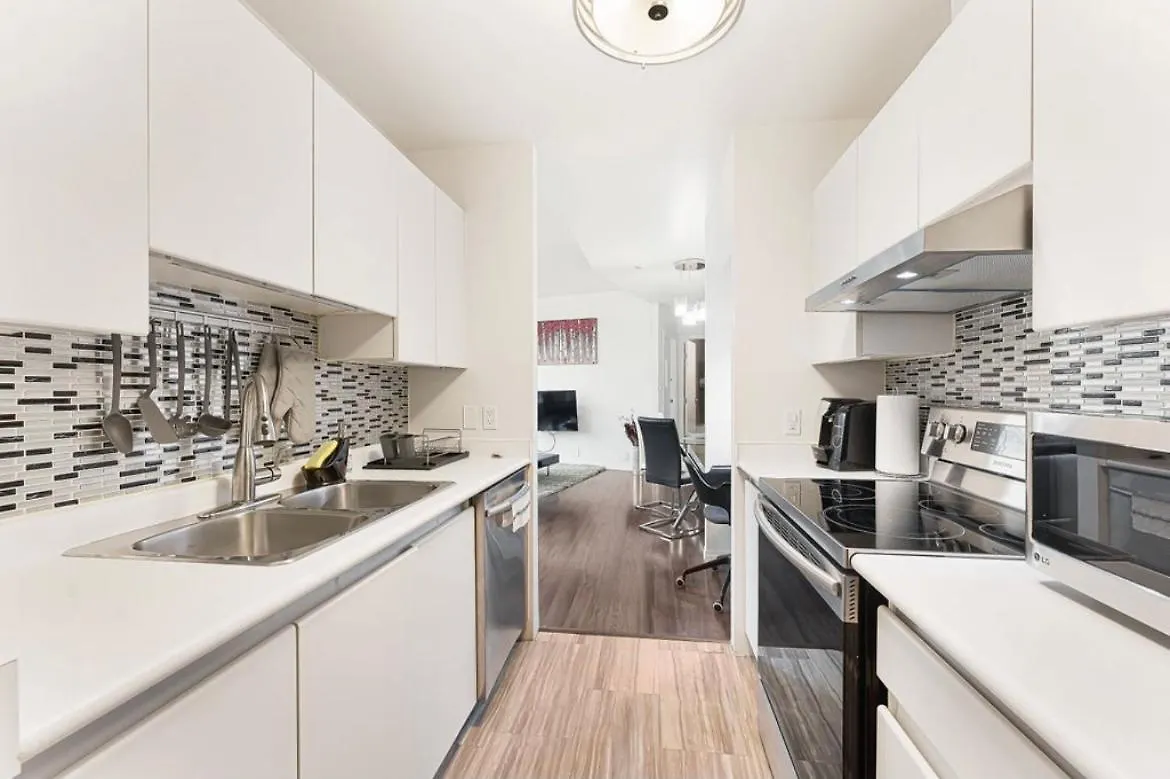 2Bdrm Luxurious Condo In Heart Of Downtown Vancouver 0*,